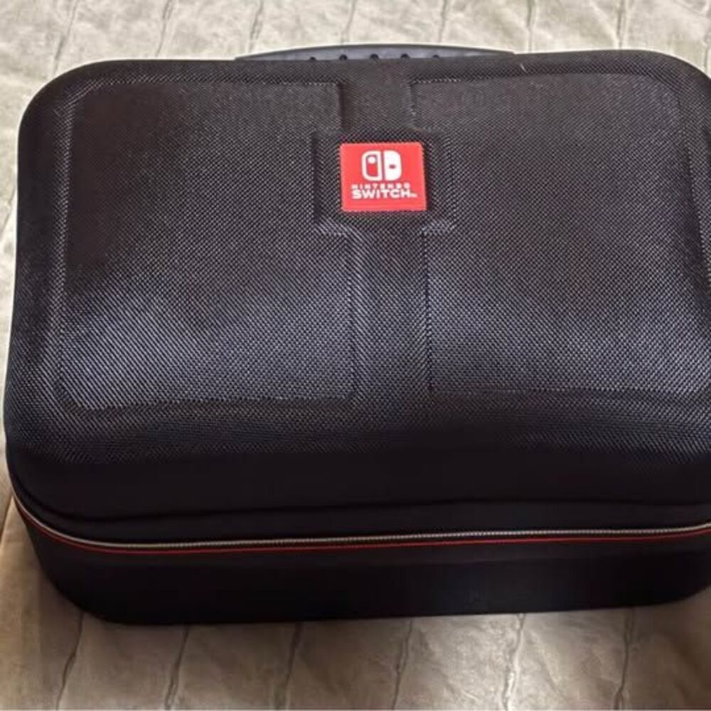 Unpatched Nintendo Switch Bundle – 4 Joy-Cons, 2 Games, Dock, Hard Case, Control